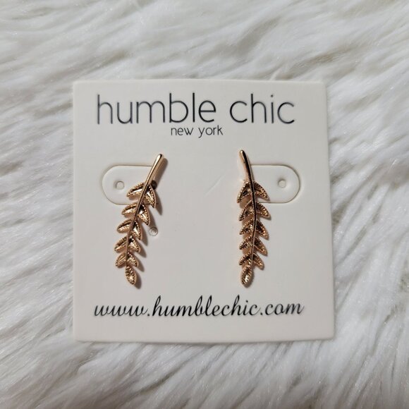 Humble Chic Leaf Design Earrings - Picture 5 of 6